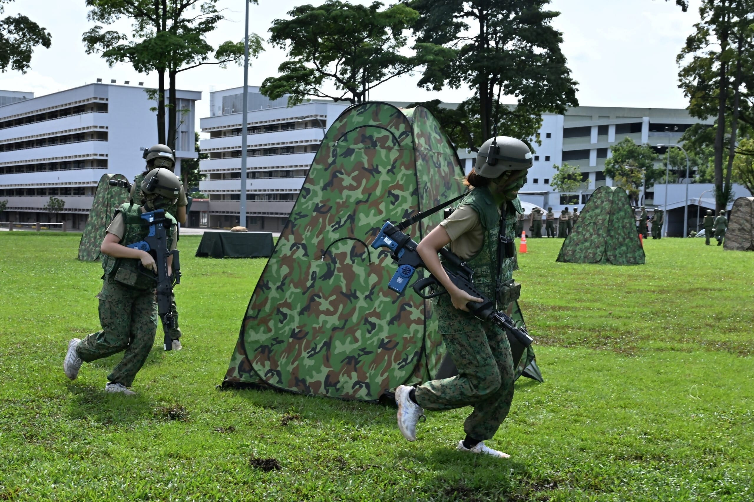 WBC25 participants using our Singapore Assault Rifle – 21st Century (SAR 21) equipped with Tactical Engagement System (TES) training equipment, as they engage in a “capture-the-objective” battle.